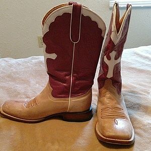 Ferrini cow girl boots.